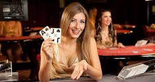 Live dealer table gameplay screen